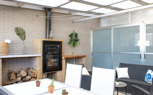 Venta de Dúplex con Garaje y Solarium en Sector Exclusivo de Almería