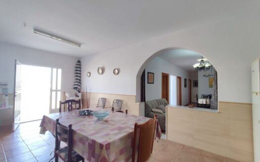 Venta de dos casas por una en Fernán Pérez con parcela en producción!