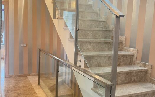 Venta de Dúplex con Garaje y Solarium en Sector Exclusivo de Almería