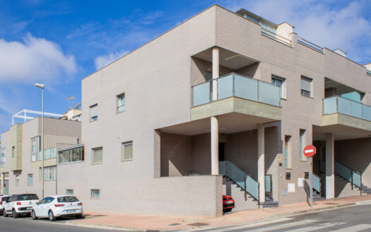 Venta de Dúplex con Garaje y Solarium en Sector Exclusivo de Almería