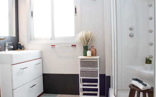 Venta de Dúplex con Garaje y Solarium en Sector Exclusivo de Almería