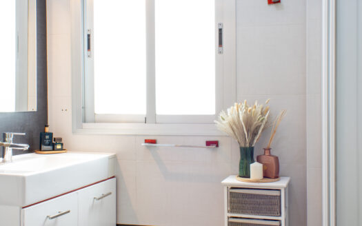 Venta de Dúplex con Garaje y Solarium en Sector Exclusivo de Almería