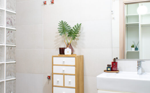 Venta de Dúplex con Garaje y Solarium en Sector Exclusivo de Almería