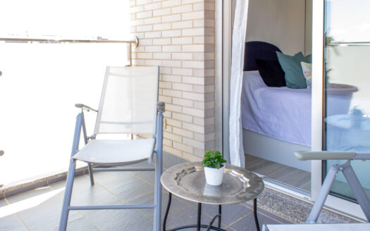 Venta de Dúplex con Garaje y Solarium en Sector Exclusivo de Almería