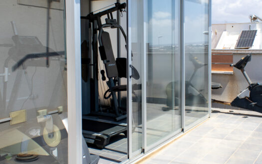 Venta de Dúplex con Garaje y Solarium en Sector Exclusivo de Almería