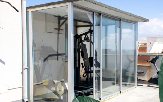 Venta de Dúplex con Garaje y Solarium en Sector Exclusivo de Almería