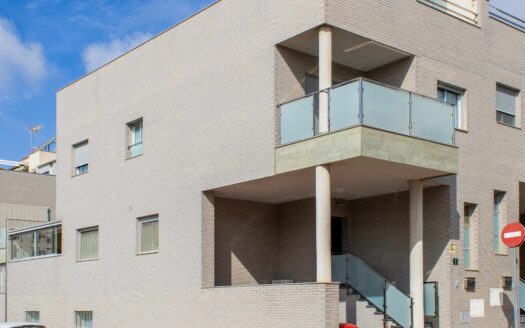 Venta de Dúplex con Garaje y Solarium en Sector Exclusivo de Almería