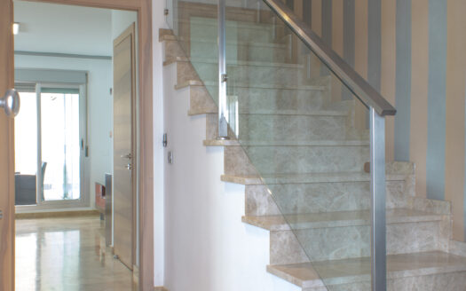 Venta de Dúplex con Garaje y Solarium en Sector Exclusivo de Almería