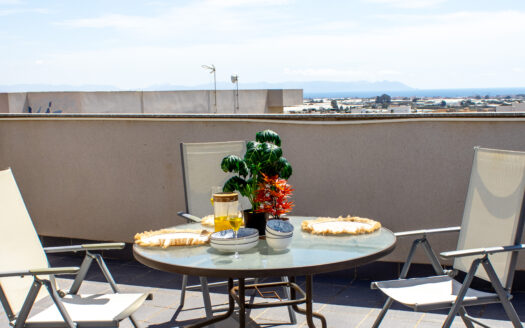 Venta de Dúplex con Garaje y Solarium en Sector Exclusivo de Almería