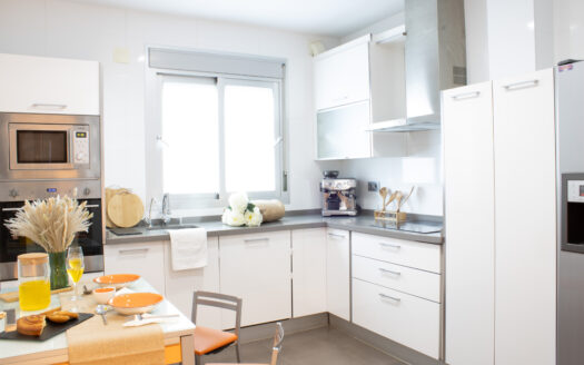 Venta de Dúplex con Garaje y Solarium en Sector Exclusivo de Almería