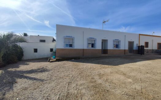 Venta de dos casas por una en Fernán Pérez con parcela en producción!