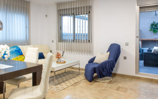 Venta de Dúplex con Garaje y Solarium en Sector Exclusivo de Almería