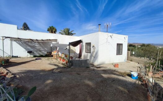 Venta de dos casas por una en Fernán Pérez con parcela en producción!