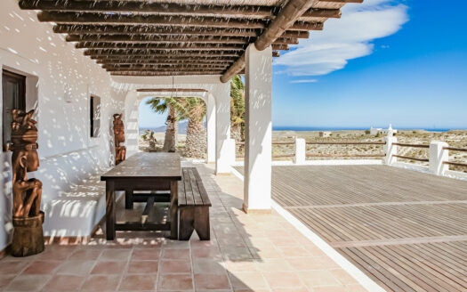 ¡Venta de Espectacular Chalet en Agua Amarga!