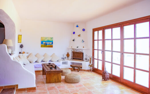 ¡Venta de Espectacular Chalet en Agua Amarga!