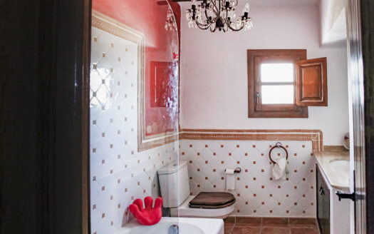 ¡Venta de Espectacular Chalet en Agua Amarga!