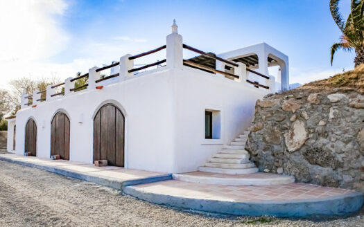 ¡Venta de Espectacular Chalet en Agua Amarga!
