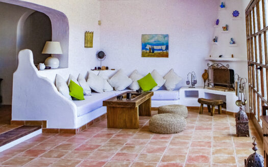 ¡Venta de Espectacular Chalet en Agua Amarga!