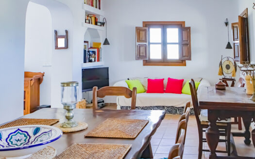 ¡Venta de Espectacular Chalet en Agua Amarga!