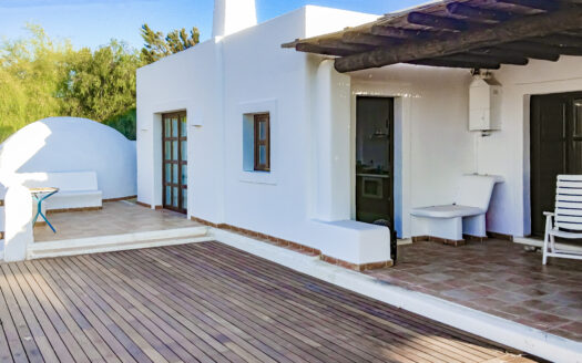 ¡Venta de Espectacular Chalet en Agua Amarga!