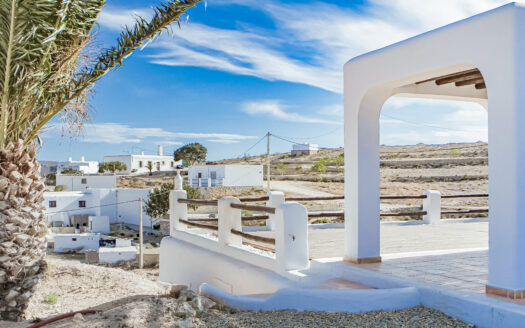 ¡Venta de Espectacular Chalet en Agua Amarga!