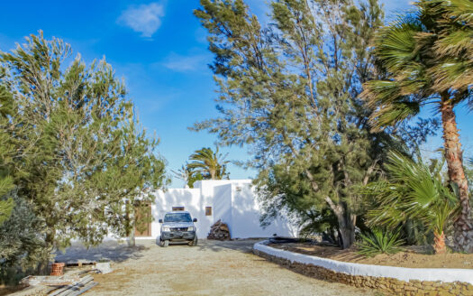 ¡Venta de Espectacular Chalet en Agua Amarga!