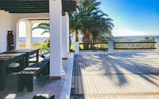 ¡Venta de Espectacular Chalet en Agua Amarga!
