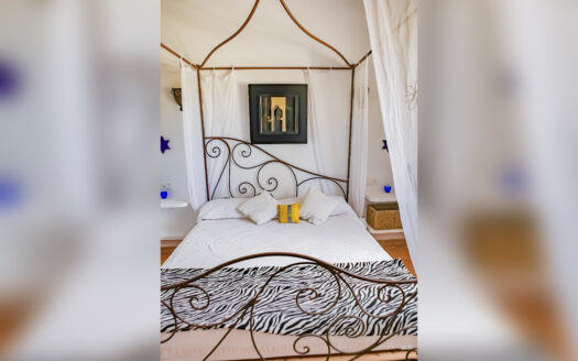 ¡Venta de Espectacular Chalet en Agua Amarga!