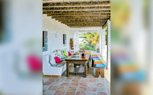 ¡Venta de Espectacular Chalet en Agua Amarga!