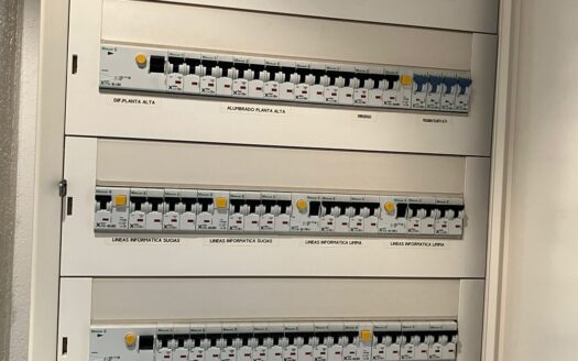 Venta de Inmejorable Nave Industrial en el sector 20 de Almeria