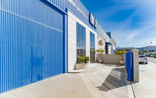 Venta de Inmejorable Nave Industrial en el sector 20 de Almeria