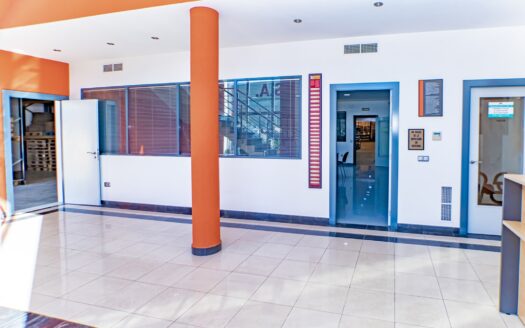 Venta de Inmejorable Nave Industrial en el sector 20 de Almeria