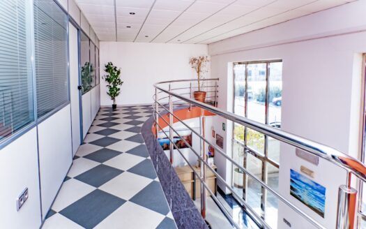 Venta de Inmejorable Nave Industrial en el sector 20 de Almeria