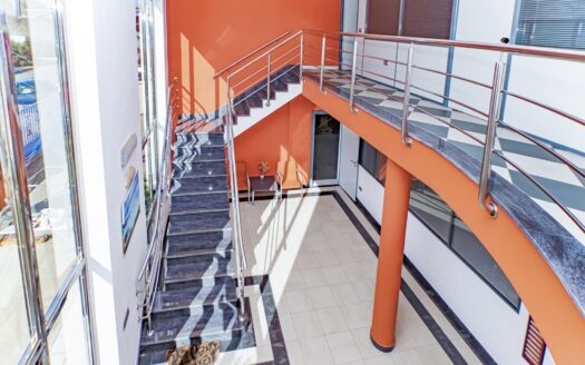 Venta de Inmejorable Nave Industrial en el sector 20 de Almeria