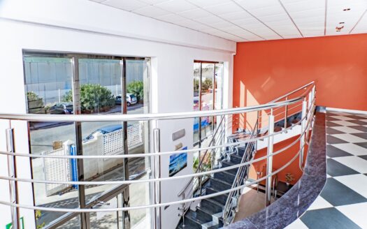 Venta de Inmejorable Nave Industrial en el sector 20 de Almeria