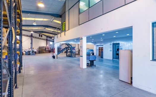Venta de Inmejorable Nave Industrial en el sector 20 de Almeria