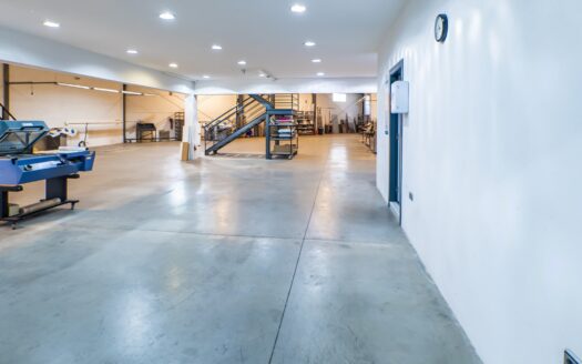 Venta de Inmejorable Nave Industrial en el sector 20 de Almeria