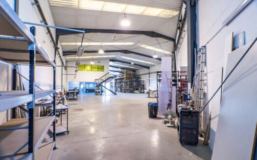 Venta de Inmejorable Nave Industrial en el sector 20 de Almeria