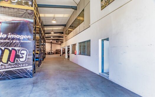 Venta de Inmejorable Nave Industrial en el sector 20 de Almeria