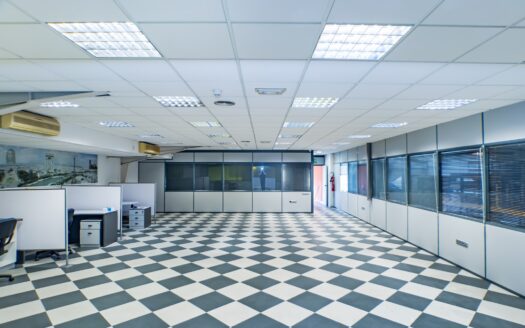 Venta de Inmejorable Nave Industrial en el sector 20 de Almeria