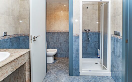 Venta de Inmejorable Nave Industrial en el sector 20 de Almeria