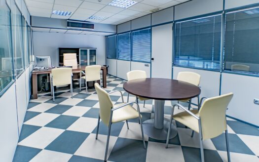 Venta de Inmejorable Nave Industrial en el sector 20 de Almeria