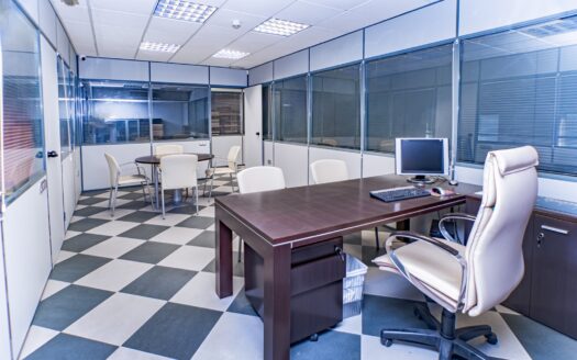 Venta de Inmejorable Nave Industrial en el sector 20 de Almeria