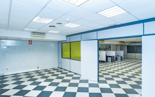 Venta de Inmejorable Nave Industrial en el sector 20 de Almeria